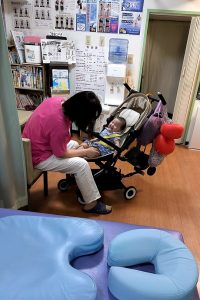 産後骨盤矯正の施術風景1|二子玉川 玉川同仁堂
